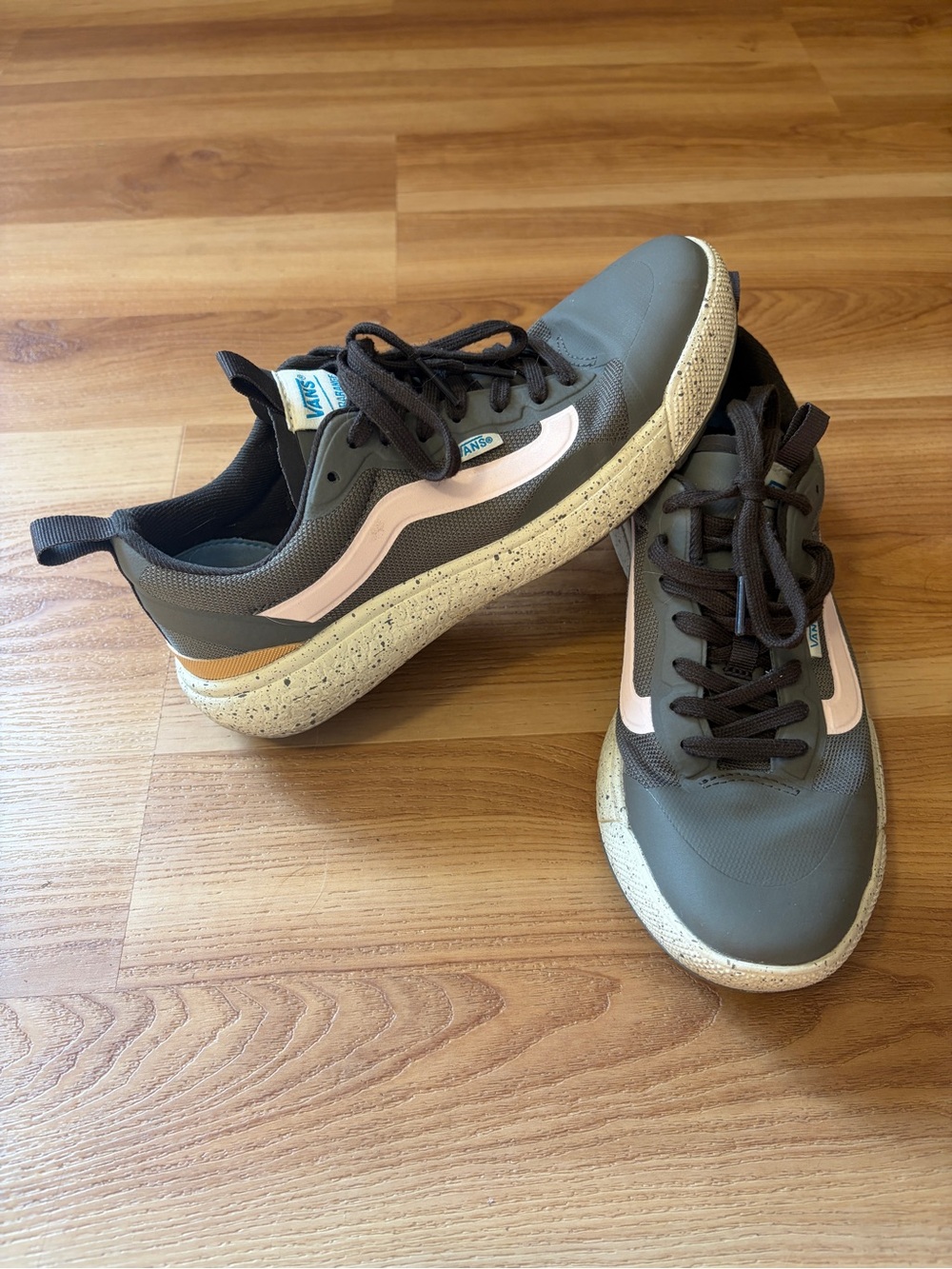 Vans Ultrarange shoes - Olive green w/ pink & orange - Women’s 8 / Men’s 6.5